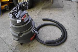 lot 34 image: Dayton 6-Gallon WetDry Vacuum