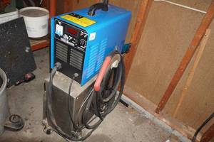 lot 36 image: Chicago Electric 40A Plasma Cutter with Cart