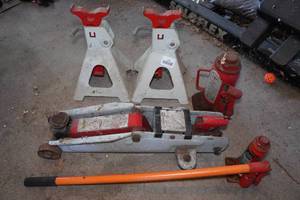 lot 316 image: Jack Stands, Floor Jack and Bottle Jack
