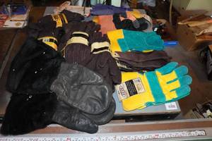 lot 75 image: Large Assortment of Gloves