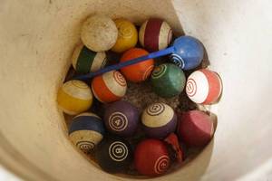 lot 178 image: Vintage Pool Ball Set