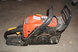lot 108 image: Homelite 38cc Gas Chain Saw