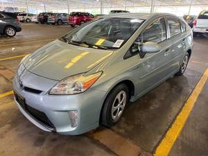 lot 12 image: 2013 Toyota Prius 2