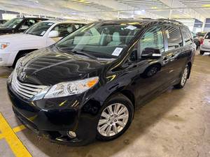 lot 15 image: 2013 Toyota Sienna Limited AWD