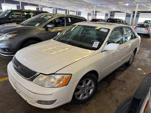 lot 22 image: 2000 Toyota Avalon XLS
