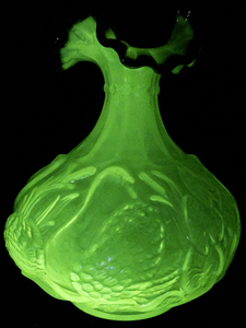 FENTON 8" Green Opalescent Iridescent Uranium Waterlily Swan Black Rimmed Ruffle Vase.