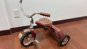 lot 9C image: Vintage Roadmaster Tricycle - Made in U.S.A.