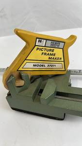 lot 250 image: Hempe Picture Frame Maker Model 37371