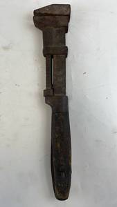 lot 262 image: Vintage Heavy-Duty Adjustable Pipe Wrench