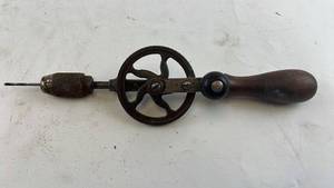 lot 263 image: Antique Millers Falls No. 94 Hand Drill with Wooden Handle