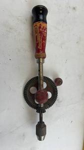 lot 264 image: Vintage Hand Crank Drill with Wooden Handle