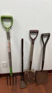 lot 279 image: Set of 4 Vintage Yard Tools Including Shovels and Pickaxe