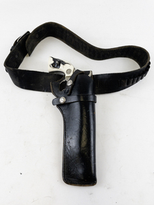 lot 179 image: Vintage 1950s-60s Hubley Texan Jr Toy Cap Gun with Leather Holster and Belt