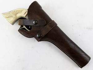 lot 181 image: Vintage 10 Kilgore -THE AMERICAN- Cast Iron Cap Gun with Leather Holster