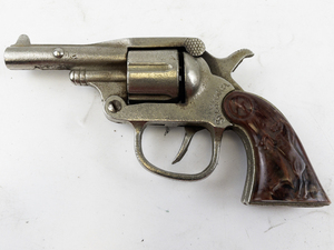 lot 196 image: Vintage Kilgore Six Shooter Cap Gun Toy