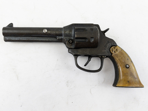 lot 199 image: Vintage Kilgore Lone Ranger Cap Gun