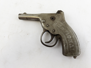 lot 213 image: Vintage 6 National Cast Iron Cap Gun Toy