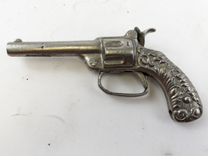 lot 215 image: Vintage 1925 Kenton Cast Iron Cap Gun