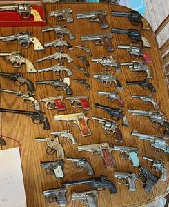 lot 17A image: MORE CAP GUNS