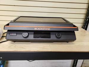 Blackstone Electric griddle with glass cover