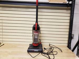 lot 8 image: Hoover Power Dash Pet Carpet Cleaner