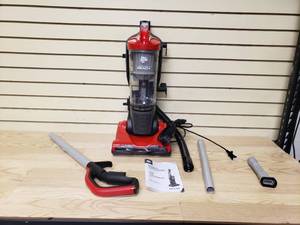 lot 14 image: Dirt Devil Endura Reach Compact Upright Vacuum