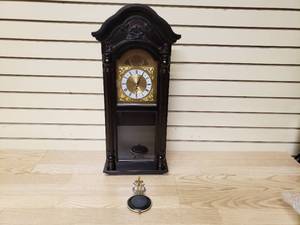 lot 15 image: Bedford Collection Wall Clock- Black