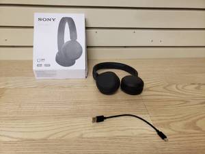 lot 17 image: Sony Over the Ear Wireless Bluetooth Black Headphones- includes charging cable