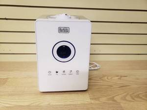 lot 19 image: BlackDecker Ultrasonic Humidifier with Remote Control