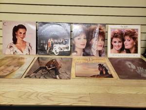 lot 27 image: 8 Record Albums