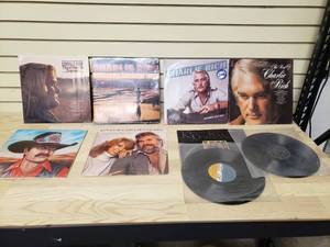 lot 28 image: 8 Record Albums