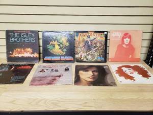 lot 34 image: 8 Record Albums
