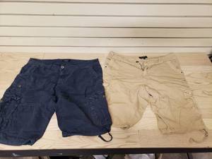 lot 42 image: 2 pairs of cargo shorts size 36