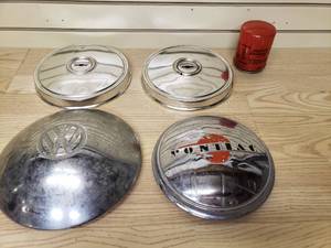 lot 48 image: 4 hub caps and oil filter