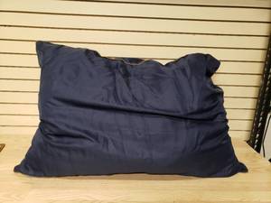 lot 56 image: Majestic Pet Large pet Bed