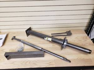 lot 60 image: Larin Portable Manual Tire Changer Kit
