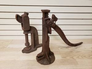 lot 65 image: 2 Vintage Jacks and Presses