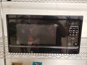 lot 75 image: Hamilton Beach black Microwave