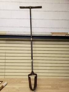 lot 81 image: Post Hole Digger with extension