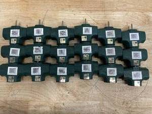 lot 107 image: Lot of 6 -  Home Accents Holiday 3-to-1 Outlet Splitters Adapter, Green