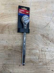 lot 109 image: Husky 12 in. Drive Round Head Ratchet