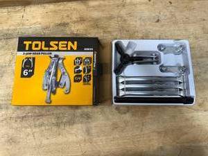 lot 43 image: Tolsen 3-Jaw 6 Gear Puller (07142520.70)