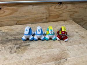 lot 124 image: Lot of 4 - small 4 legged massagers