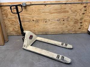 lot 128 image: Jet Palletjack