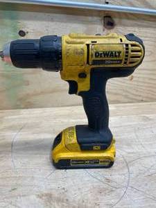 lot 18 image: Dewalt DCD771B 20V MAX Cordless Lithium-Ion 12 inch Compact Drill Driver with 2.0AH Battery