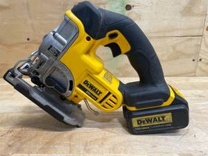 lot 25 image: DEWALT 20V MAX Cordless Jig Saw with 3.0Ah Battery