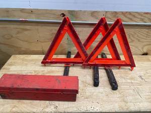 lot 157 image: Triangle Warning Kit 610-4645