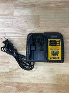 lot 165 image: DEWALT 12V to 20V Lithium-Ion Battery Charger