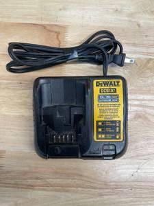 lot 166 image: DeWALT DCB107 12V20V MAX Lithium Ion Charger