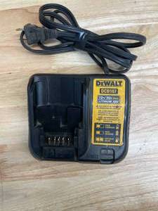 lot 167 image: DeWALT DCB107 12V20V MAX Lithium Ion Charger